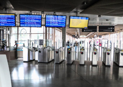 Afficheur IC 46'' COTEP - gamme indoor (Gare SNCF Versailles Chantiers)