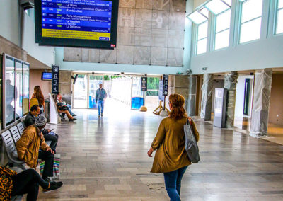 Afficheur TFT 70'' COTEP - gamme outdoor (Gare SNCF Versailles Chantiers)