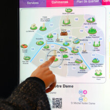 Borne interactive 32'' totem COTEP - gamme indoor (Gare d'Austerlitz SNCF, Paris)
