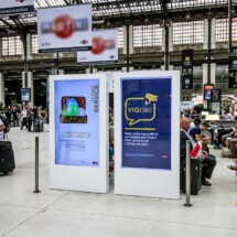 Borne dynamique 70'' COTEP - gamme indoor (Gare de Lyon SNCF, Paris)
