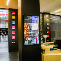 Afficheur 55'' Slim COTEP - gamme indoor (Maison de la Radio, Paris)