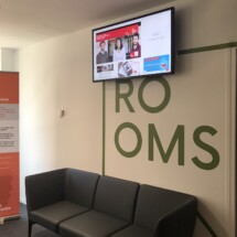 Afficheur 46'' Slim COTEP (EM Lyon Business School, Campus Paris)