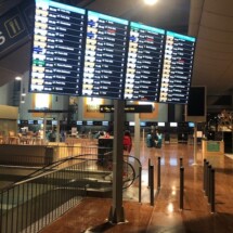 Moniteur 65'' infos vols - gamme indoor (Aéroport de Nice Côte d'Azur)