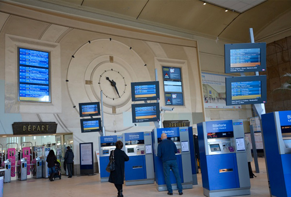 Versailles Chantier train station